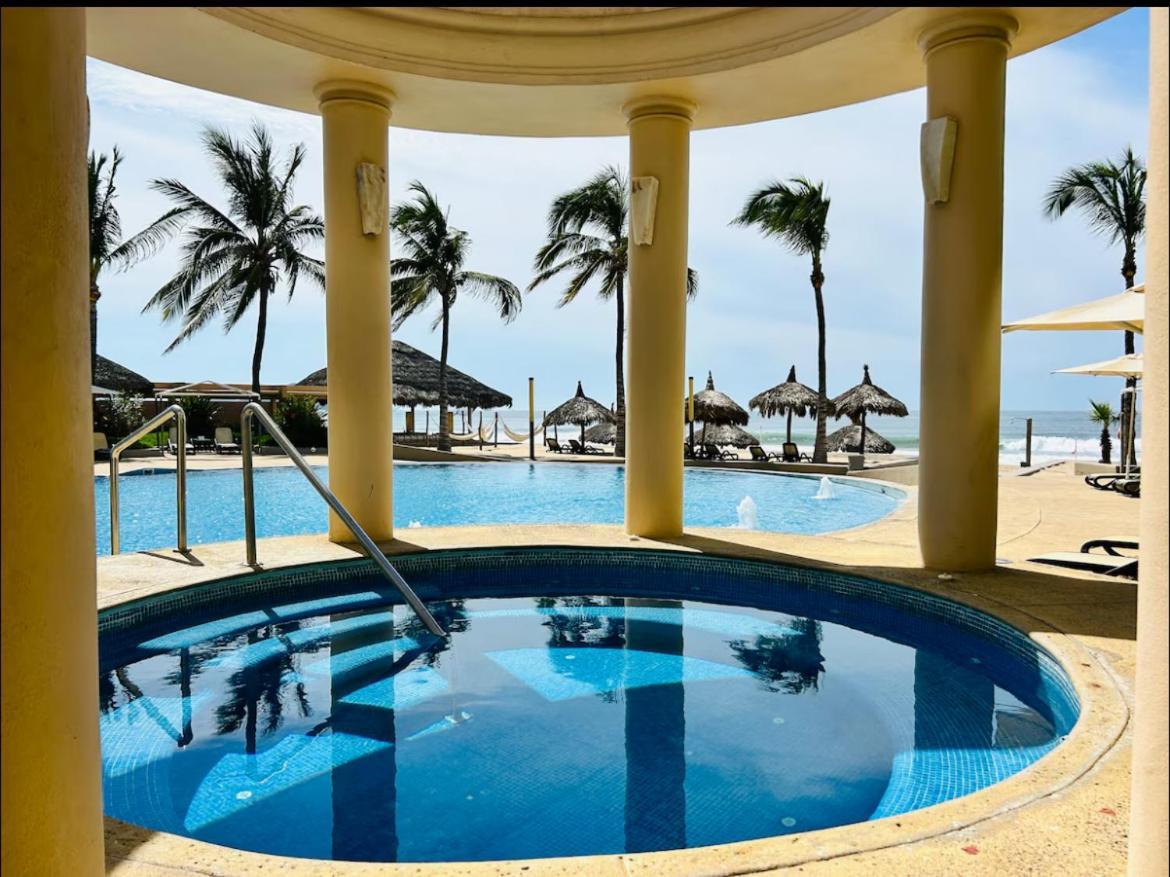 A Pie De Playa Con Alberca Jacuzzi Vista Al Mar Apartment Mazatlan Luaran gambar